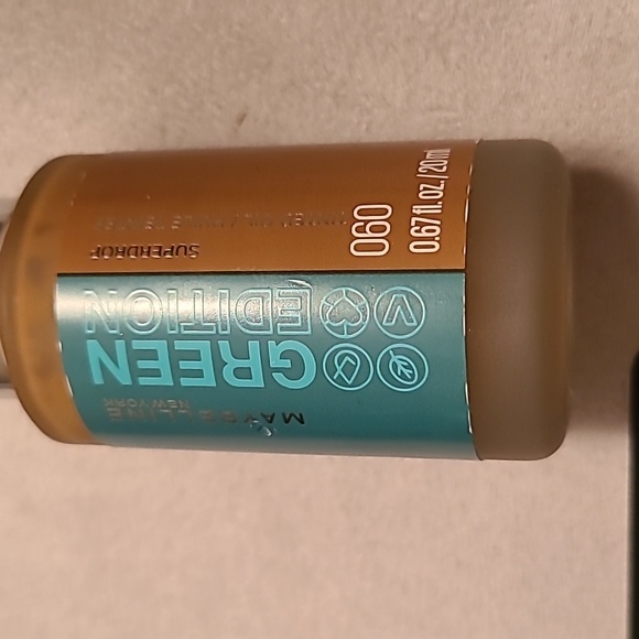 MAYBELLINE MAKEUP BUNDLE OF 5 ITEMS - Picture 2 of 8